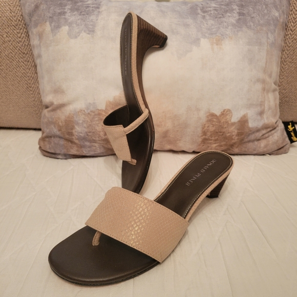 Donald J Pliner Vimm Sandal - Picture 2 of 12